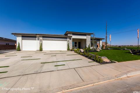 166 W Elinor Ln, Washington, UT 84780
