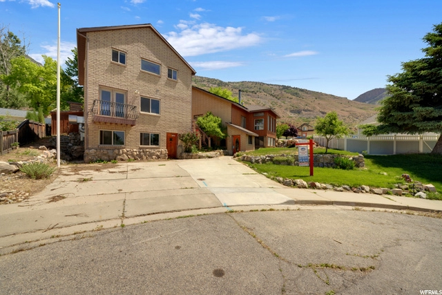 1243 E Hillside Dr  
