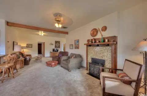 195 E 200 N, Moab, UT 84532 photo 23