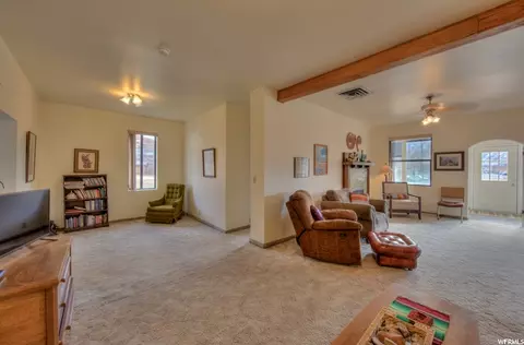 195 E 200 N, Moab, UT 84532 photo 29