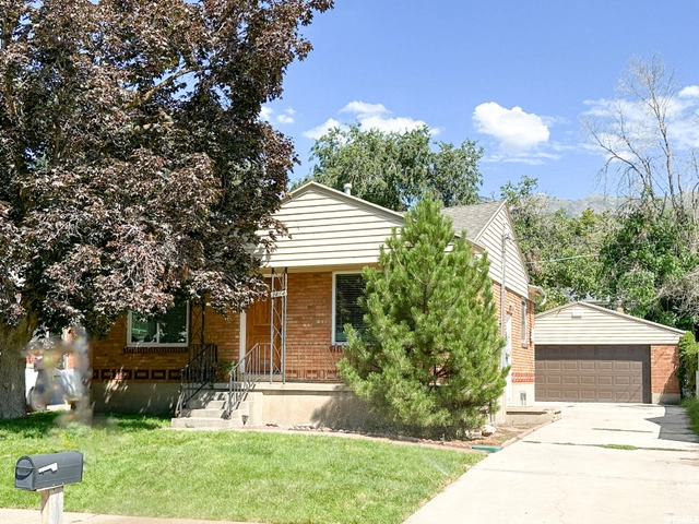 3854 S Jefferson Ave