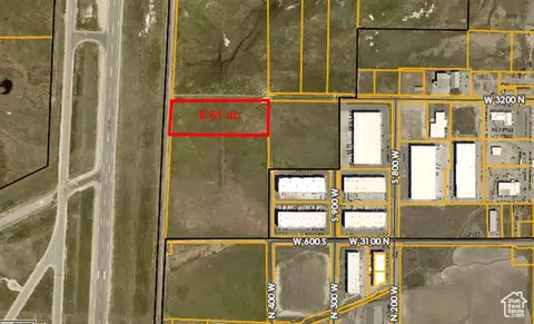 400 W 3200 N, Hyde Park, UT 84318