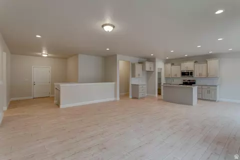 Living - 1512 W 600 N #LUCAS, Mapleton, UT 84664 photo 2 of 3