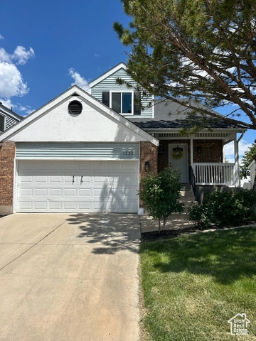 1322 W River Ridge Dr S