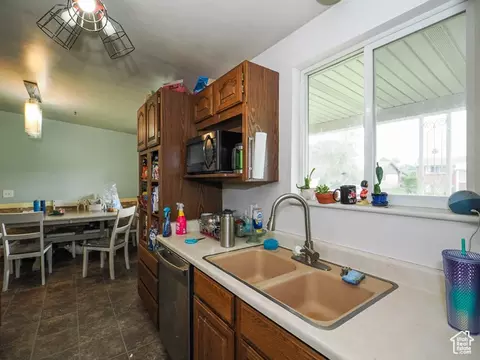 Kitchen - 2015 W 4225 S, Roy, UT 84067 photo 4 of 4