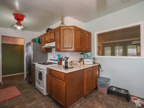 Kitchen - 2015 W 4225 S, Roy, UT 84067 photo 2 of 4