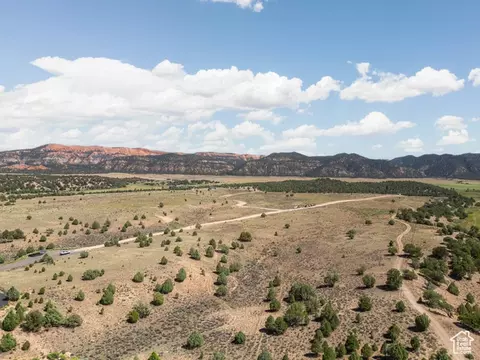 1871 Eagle Ridge Cir, Hatch, UT 84735 photo 3