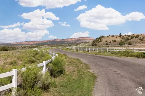 1871 Eagle Ridge Cir, Hatch, UT 84735 photo 2
