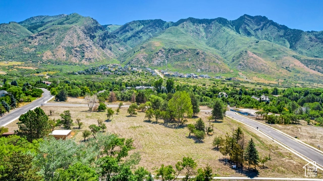 1462 N Grove Dr Unit 2