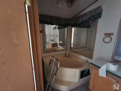 Bath - 1663 E Airport Rd, Manila, UT 84046 photo 2 of 5