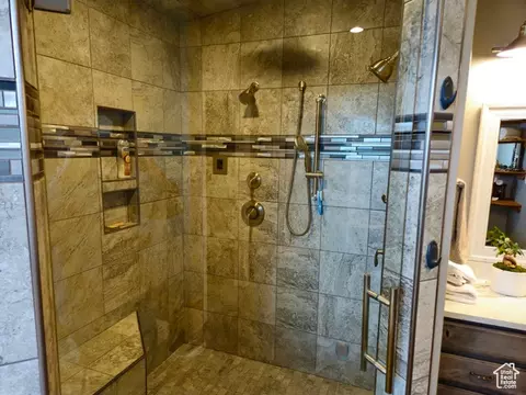 Bath - 470 N 50 E, Bloomington, ID 83223 photo 3 of 13
