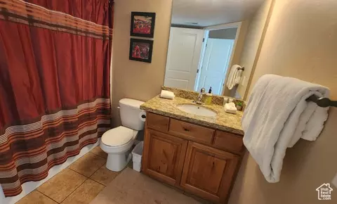 Bath - 2511 Redcliff Rd #1-E, Moab, UT 84532 photo 1 of 2