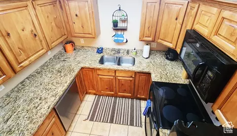 Kitchen - 2511 Redcliff Rd #1-E, Moab, UT 84532 photo 2 of 2