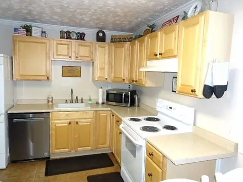Kitchen - 4040 Dingle Rd, Dingle, ID 83233 photo 1 of 3