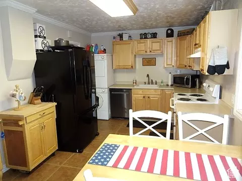 Kitchen - 4040 Dingle Rd, Dingle, ID 83233 photo 3 of 3
