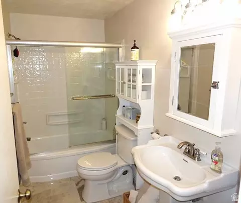 Bath - 4040 Dingle Rd, Dingle, ID 83233 photo 1 of 2