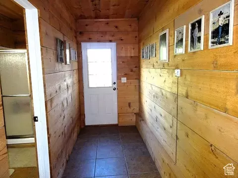 Entry Way - 4040 Dingle Rd, Dingle, ID 83233 photo 3 of 3