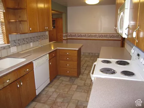 Kitchen - 236 E 300 N, Smithfield, UT 84335 photo 2 of 3