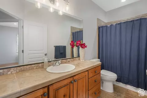 Bath - 308 E Brayden Way, Draper, UT 84020 photo 2 of 4