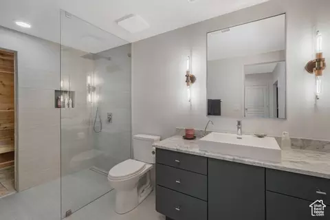 Bath - 308 E Brayden Way, Draper, UT 84020 photo 3 of 4