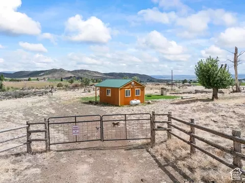 1054 E Jakes Pl, Fremont, UT 84747