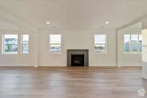Living - 2033 W Fortune Ln #462, Mapleton, UT 84664 photo 3 of 4