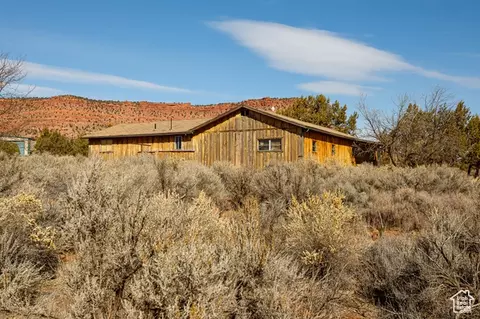 Exterior - 6026 E Zion Rd, Kanab, UT 84741 photo 2 of 7