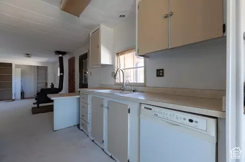 Kitchen - 6026 E Zion Rd, Kanab, UT 84741 photo 1 of 2