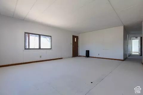 Living - 6026 E Zion Rd, Kanab, UT 84741 photo 2 of 4
