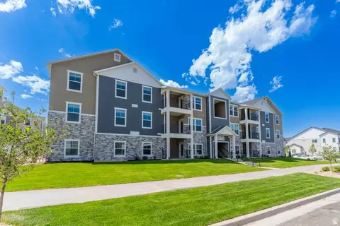 13687 S Hanley Ln #DD203, Riverton, UT 84065