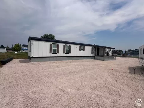 631 S Maple Dr, Garden City, UT 84028