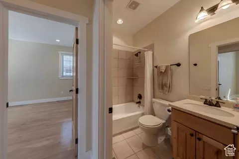 Bath - 494 E Kachina Way, Moab, UT 84532 photo 3 of 5