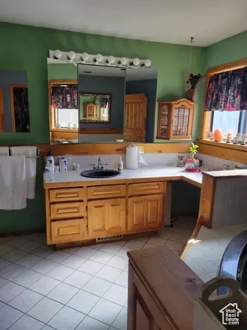 Bath - 1436 Spanish Valley Dr, Moab, UT 84532 photo 1 of 3