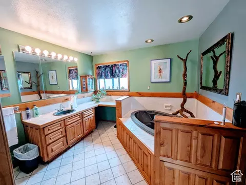 Bath - 1436 Spanish Valley Dr, Moab, UT 84532 photo 2 of 3