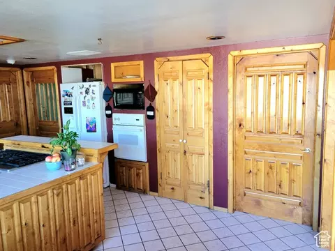 Kitchen - 1436 Spanish Valley Dr, Moab, UT 84532 photo 3 of 4