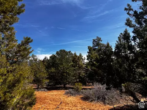 10650 W Zion Ridge Dr, Orderville, UT 84758