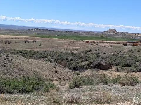 1902 E Goose Ranch Rd, Vernal, UT 84078