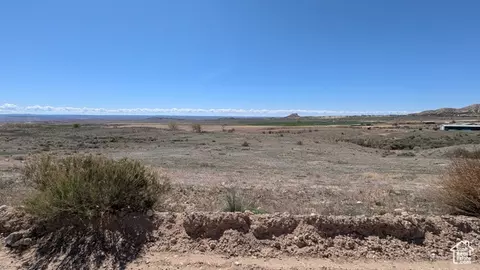 2042 E Goose Ranch Rd, Vernal, UT 84078 photo 5