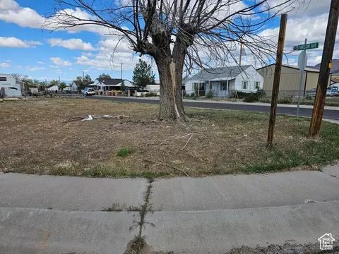 176 Grassy Trl, East Carbon, UT 84520