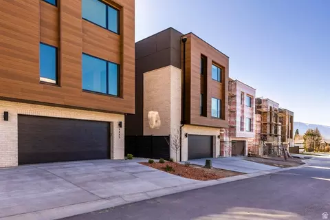 4442 S Holladay Park Ln E, Holladay, UT 84124