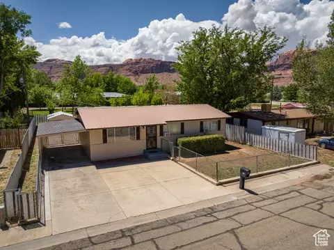 View/Area - 527 W Palisade Dr, Moab, UT 84532 photo 1 of 10