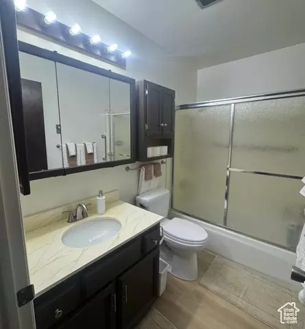 Bath - 527 W Palisade Dr, Moab, UT 84532 photo 1 of 2