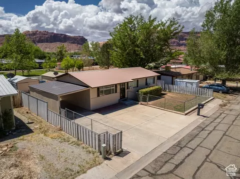 View/Area - 527 W Palisade Dr, Moab, UT 84532 photo 2 of 10
