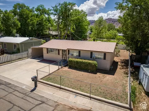 View/Area - 527 W Palisade Dr, Moab, UT 84532 photo 3 of 10