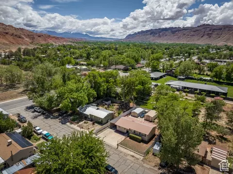 View/Area - 527 W Palisade Dr, Moab, UT 84532 photo 8 of 10