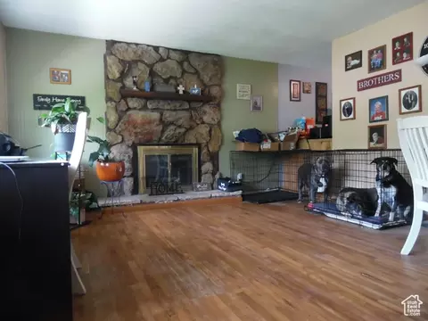 Living - 477 W Grand Cir, Moab, UT 84532 photo 2 of 4