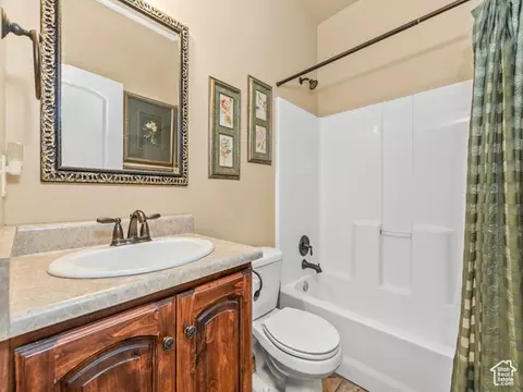 Bath - 2774 N 370 E, Provo, UT 84604 photo 2 of 4