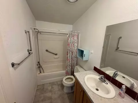 Bath - 580 E 400 N, Spring City, UT 84662 photo 2 of 3