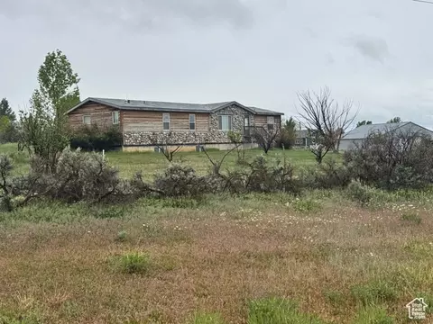 Exterior - 580 E 400 N, Spring City, UT 84662 photo 3 of 8
