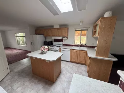 Kitchen - 580 E 400 N, Spring City, UT 84662 photo 2 of 2
